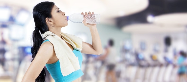 Woman-Drinking-Water-at-Gym-790x345